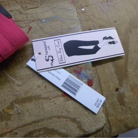 Floral top and capris - Picture 2 of 5